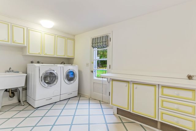 38 Smith Place, Trumbull, CT 06611