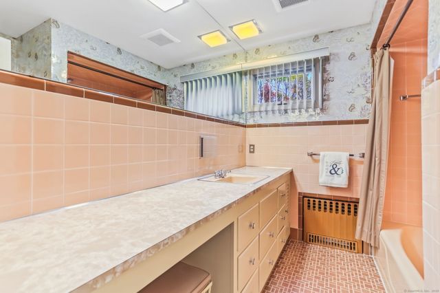 38 Smith Place, Trumbull, CT 06611