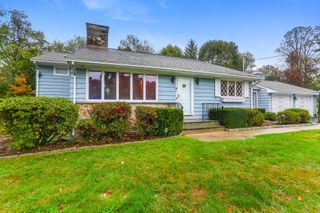 38 Smith Place, Trumbull, CT 06611