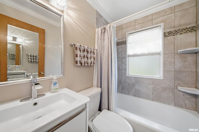 718 W SHENANDOAH Drive, Peoria, IL 61614