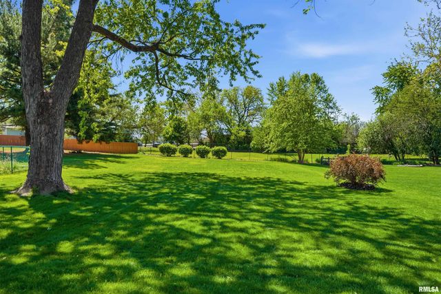 718 W SHENANDOAH Drive, Peoria, IL 61614