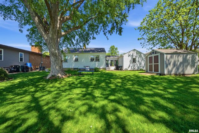 718 W SHENANDOAH Drive, Peoria, IL 61614