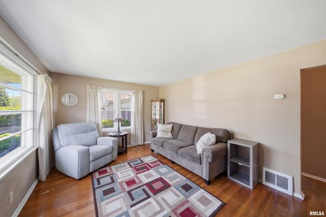 718 W SHENANDOAH Drive, Peoria, IL 61614