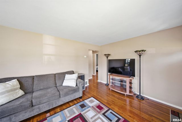 718 W SHENANDOAH Drive, Peoria, IL 61614