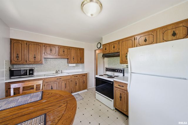 718 W SHENANDOAH Drive, Peoria, IL 61614