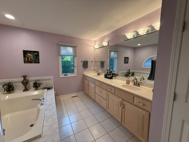 336 Tuttle Drive, Bloomingdale, IL 60108