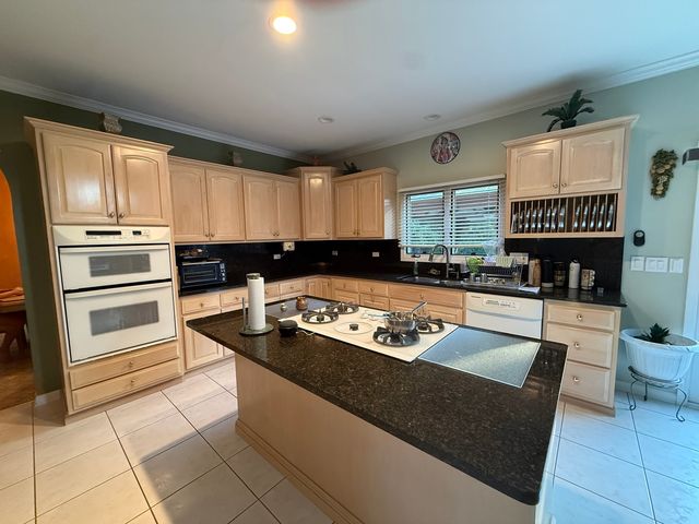 336 Tuttle Drive, Bloomingdale, IL 60108
