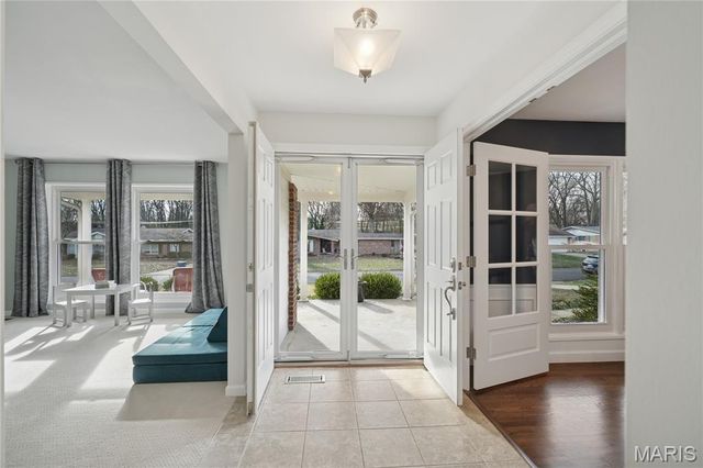 323 Algonquin Drive, Ballwin, MO 63011