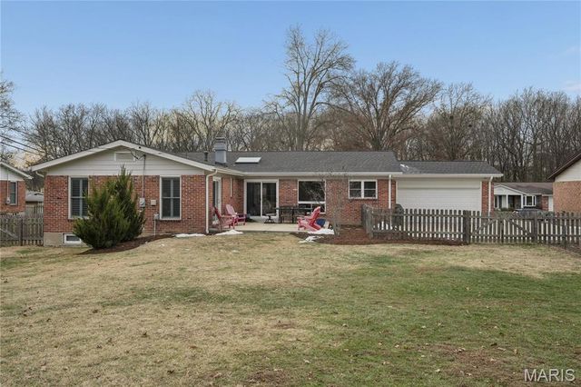 323 Algonquin Drive, Ballwin, MO 63011