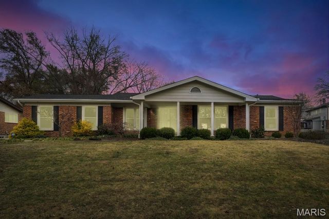 323 Algonquin Drive, Ballwin, MO 63011