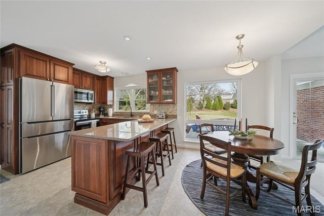 323 Algonquin Drive, Ballwin, MO 63011