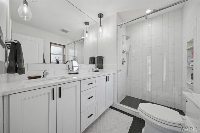 323 Algonquin Drive, Ballwin, MO 63011