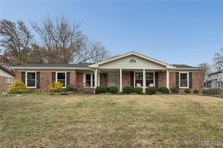 323 Algonquin Drive, Ballwin, MO 63011