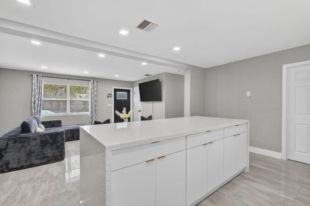 800 NW 6th Avenue, Pompano Beach, FL 33060