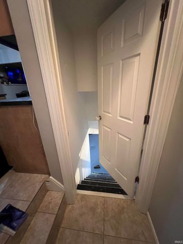 915 S Royal Avenue, Evansville, IN 47715