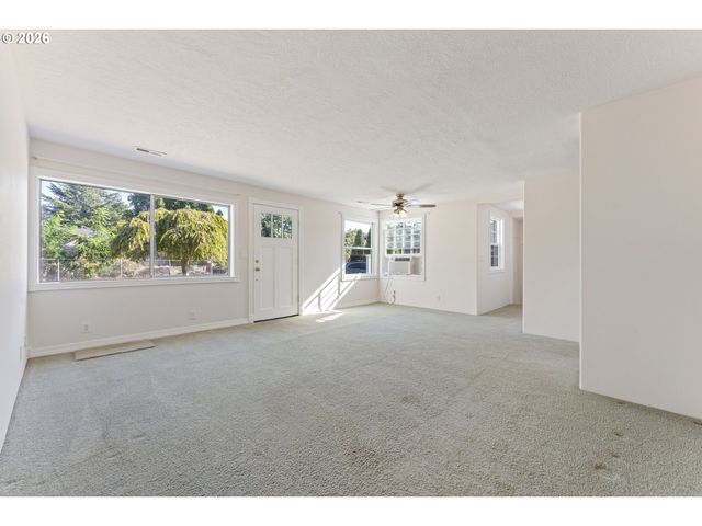 2360 Ne CLEVELAND Ave, Gresham, OR 97030