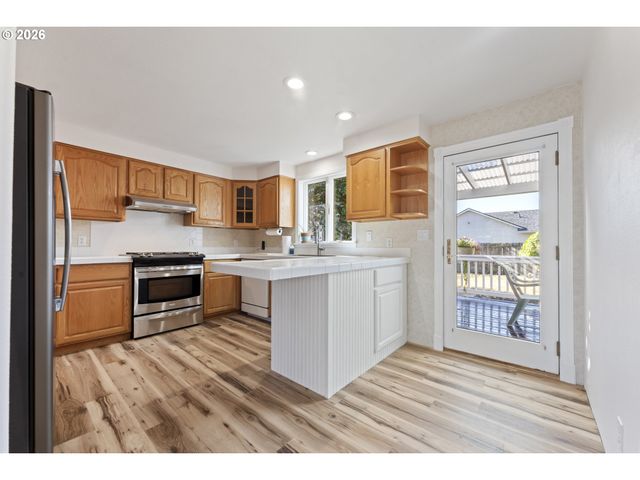 2360 Ne CLEVELAND Ave, Gresham, OR 97030
