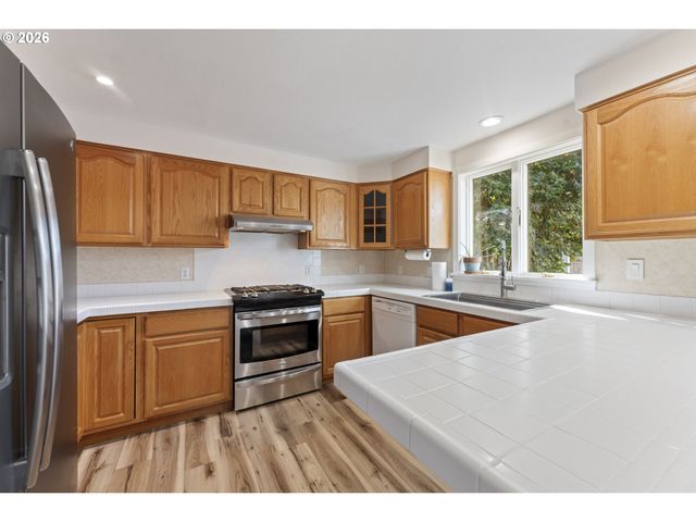 2360 Ne CLEVELAND Ave, Gresham, OR 97030