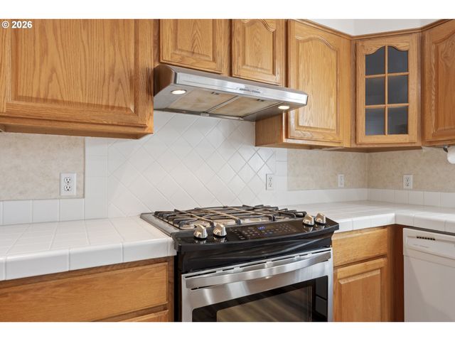 2360 Ne CLEVELAND Ave, Gresham, OR 97030