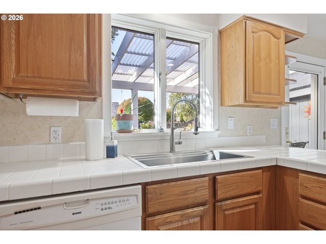 2360 Ne CLEVELAND Ave, Gresham, OR 97030