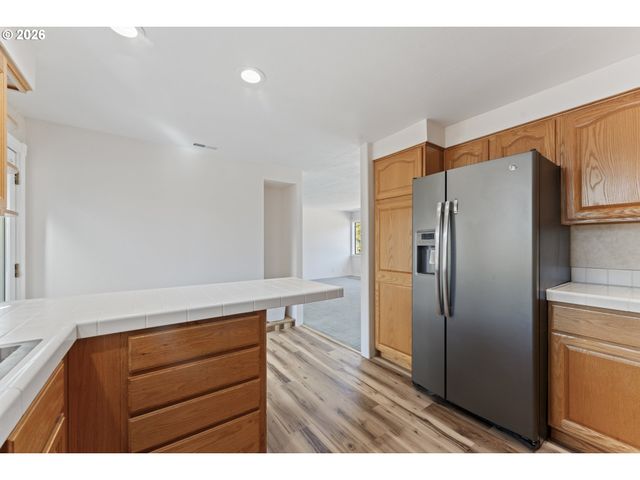 2360 Ne CLEVELAND Ave, Gresham, OR 97030