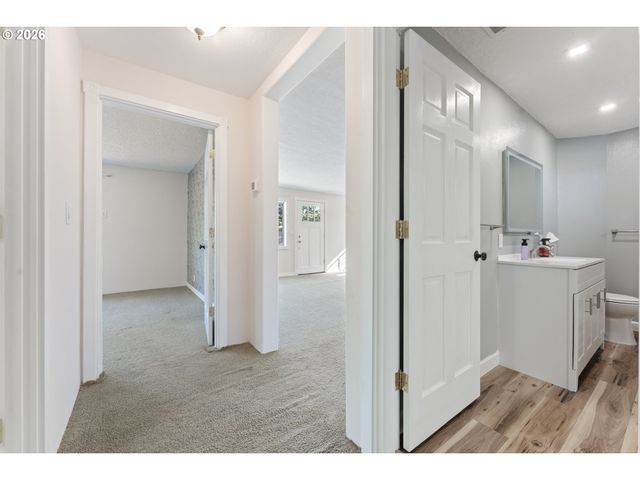 2360 Ne CLEVELAND Ave, Gresham, OR 97030