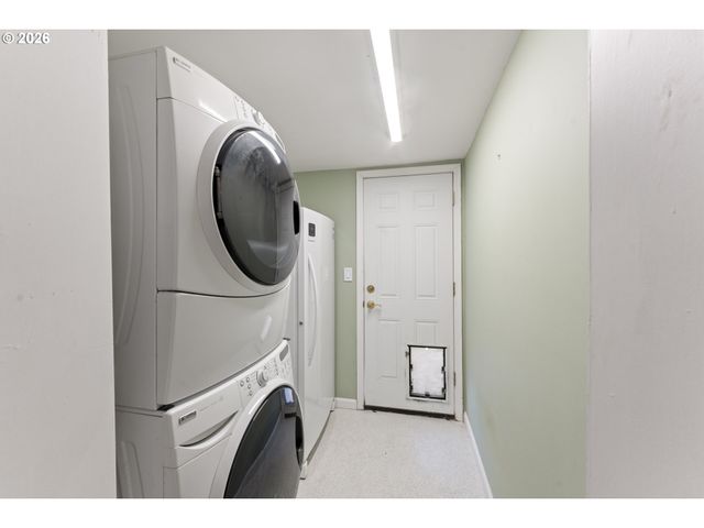 2360 Ne CLEVELAND Ave, Gresham, OR 97030
