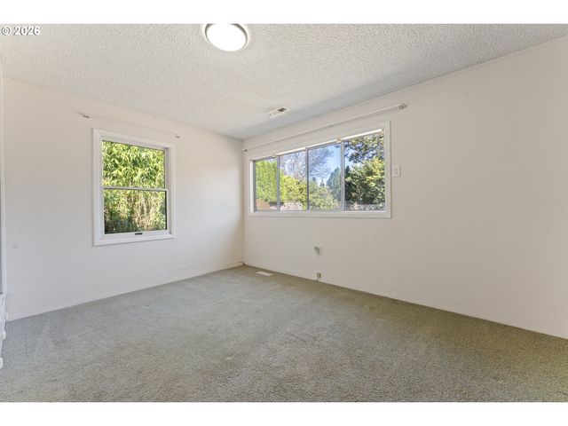 2360 Ne CLEVELAND Ave, Gresham, OR 97030