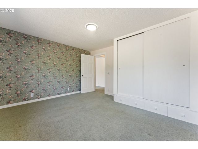 2360 Ne CLEVELAND Ave, Gresham, OR 97030