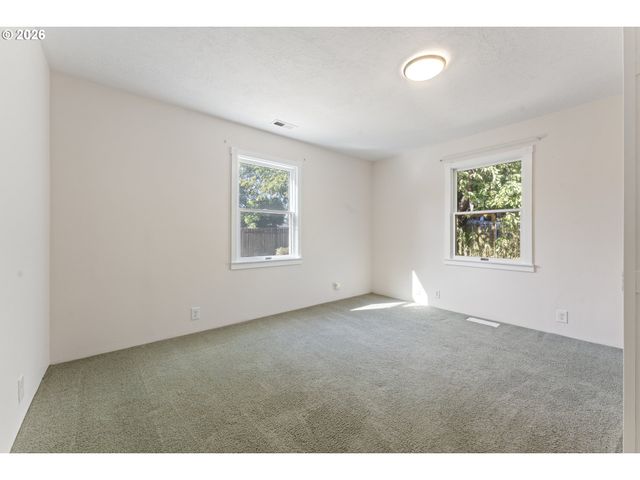2360 Ne CLEVELAND Ave, Gresham, OR 97030