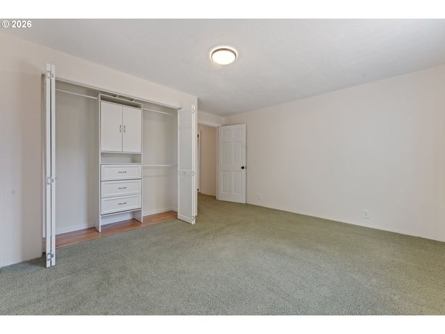 2360 Ne CLEVELAND Ave, Gresham, OR 97030