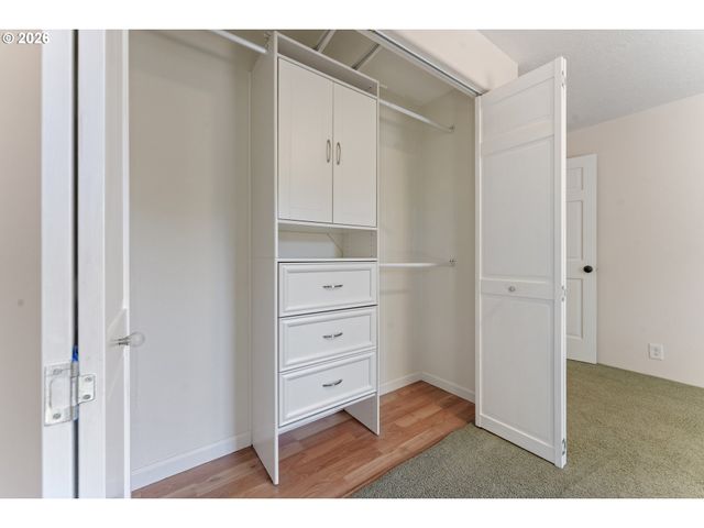 2360 Ne CLEVELAND Ave, Gresham, OR 97030