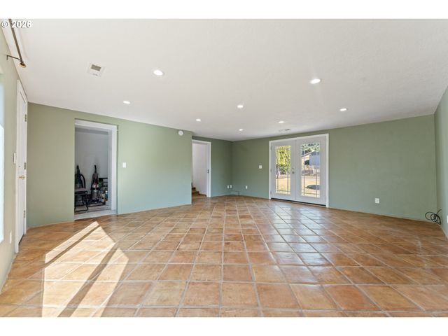 2360 Ne CLEVELAND Ave, Gresham, OR 97030