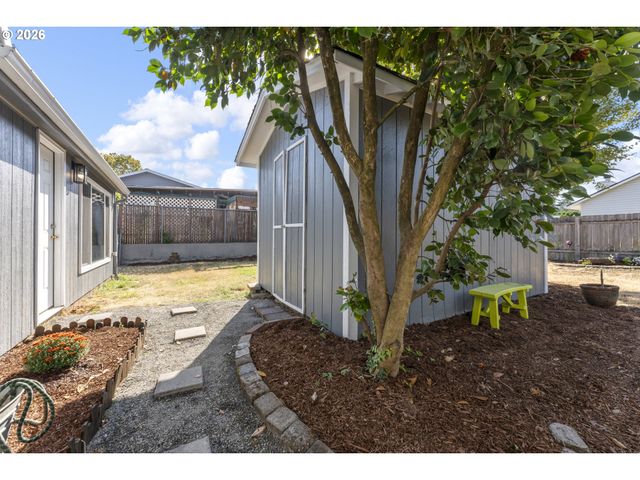 2360 Ne CLEVELAND Ave, Gresham, OR 97030