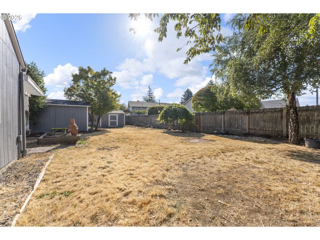2360 Ne CLEVELAND Ave, Gresham, OR 97030