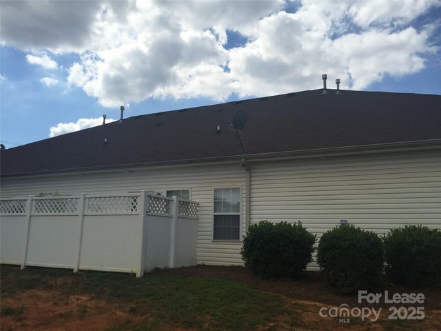 7167 Somerset Springs Drive, Charlotte, NC 28262