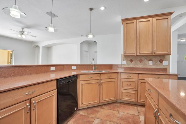 432 YORK DALE DRIVE, Ruskin, FL 33570