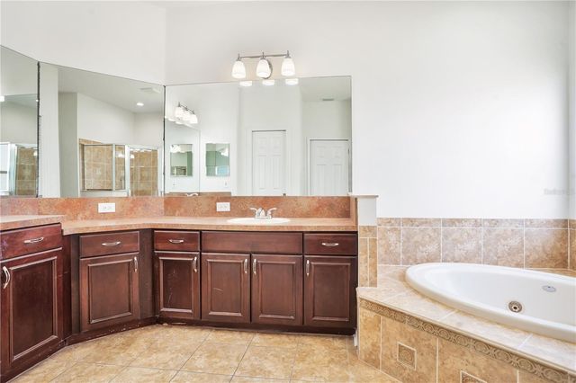 432 YORK DALE DRIVE, Ruskin, FL 33570