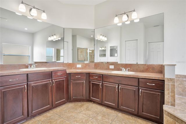 432 YORK DALE DRIVE, Ruskin, FL 33570