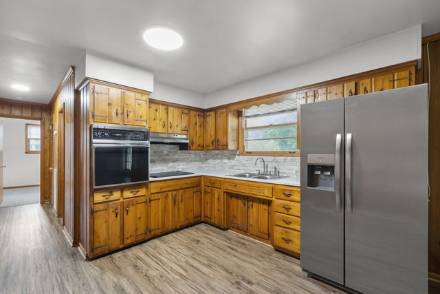 1156 Chestnut Dr, Burns, TN 37029
