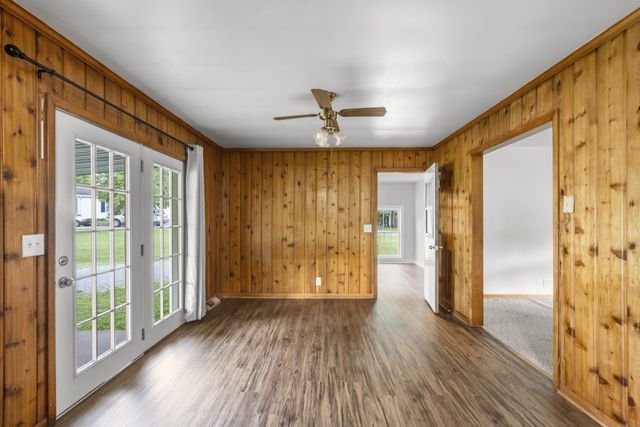 1156 Chestnut Dr, Burns, TN 37029