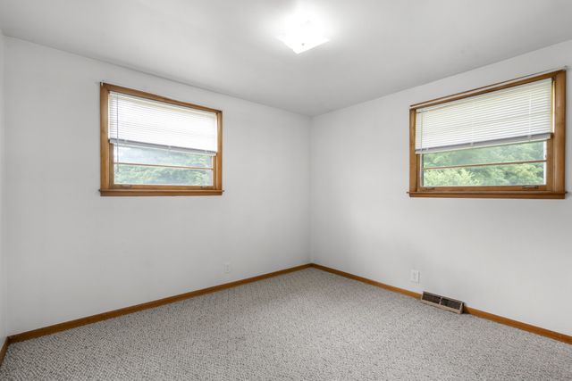 1156 Chestnut Dr, Burns, TN 37029