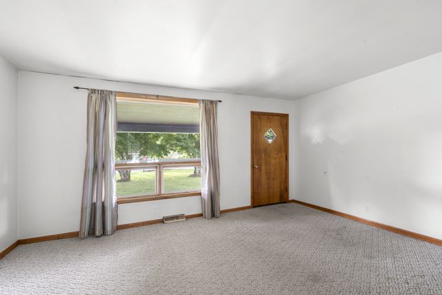 1156 Chestnut Dr, Burns, TN 37029