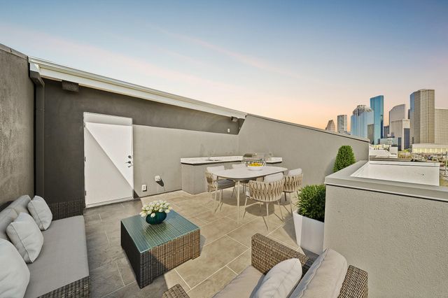 1304 W Dallas Street, Houston, TX 77019
