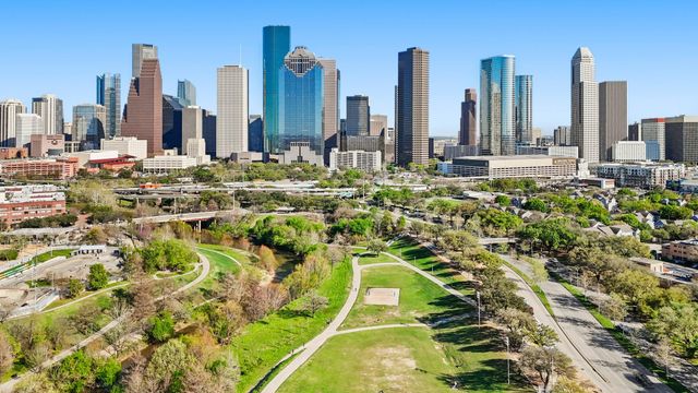 1304 W Dallas Street, Houston, TX 77019