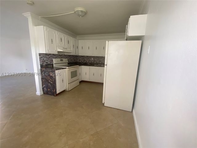 3670 SW 60th Ave 2, Davie, FL 33314