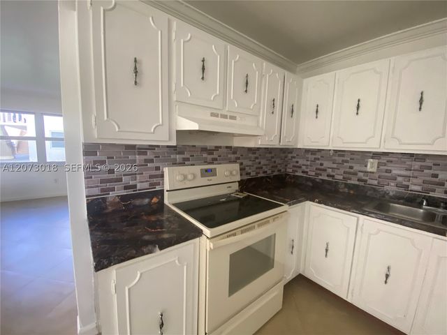 3670 SW 60th Ave 2, Davie, FL 33314