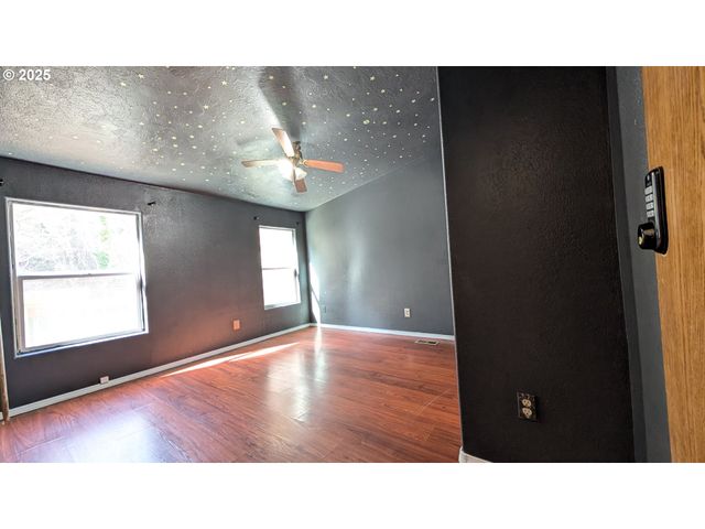 751 Sw TILLICUM Dr, Waldport, OR 97394