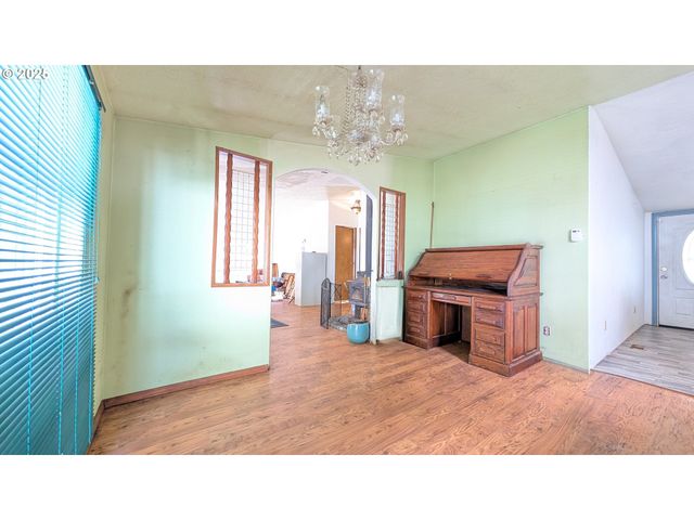 751 Sw TILLICUM Dr, Waldport, OR 97394
