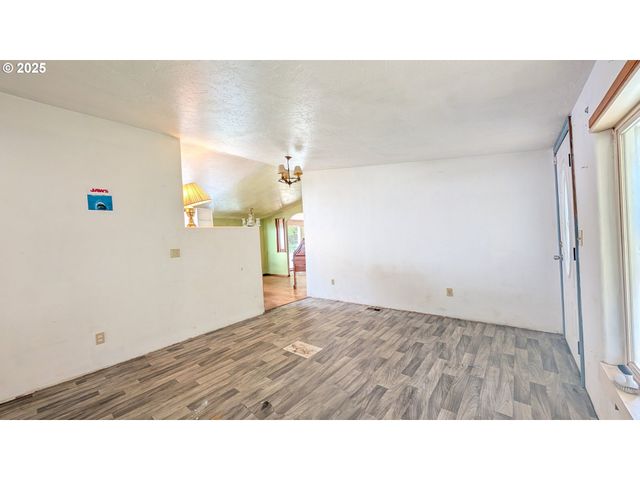 751 Sw TILLICUM Dr, Waldport, OR 97394